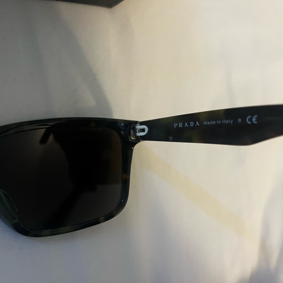 Prada Green Tortoise Shell Wayfarer Sunglasses - Picture 5 of 8